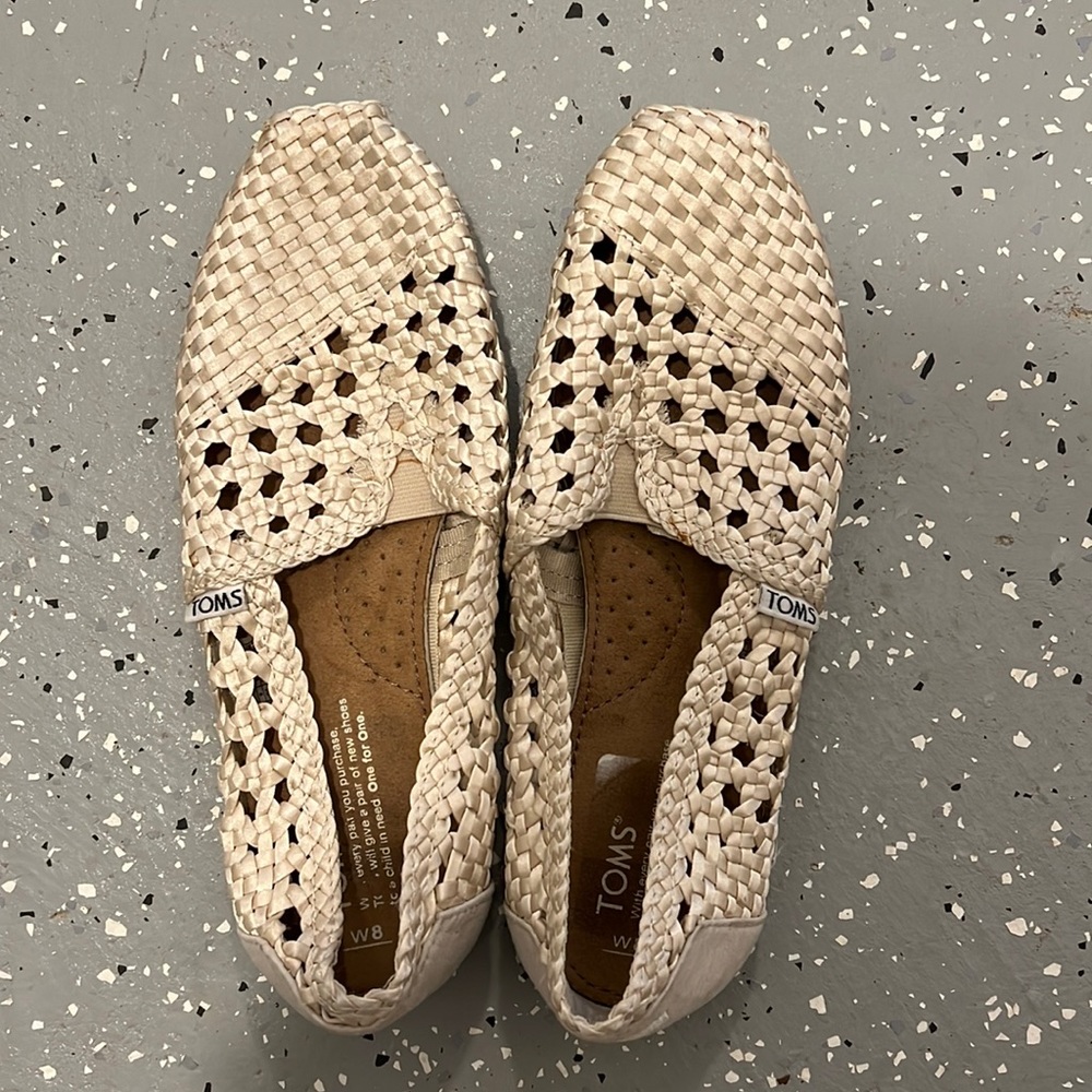 Tom's woman's shoes size 8